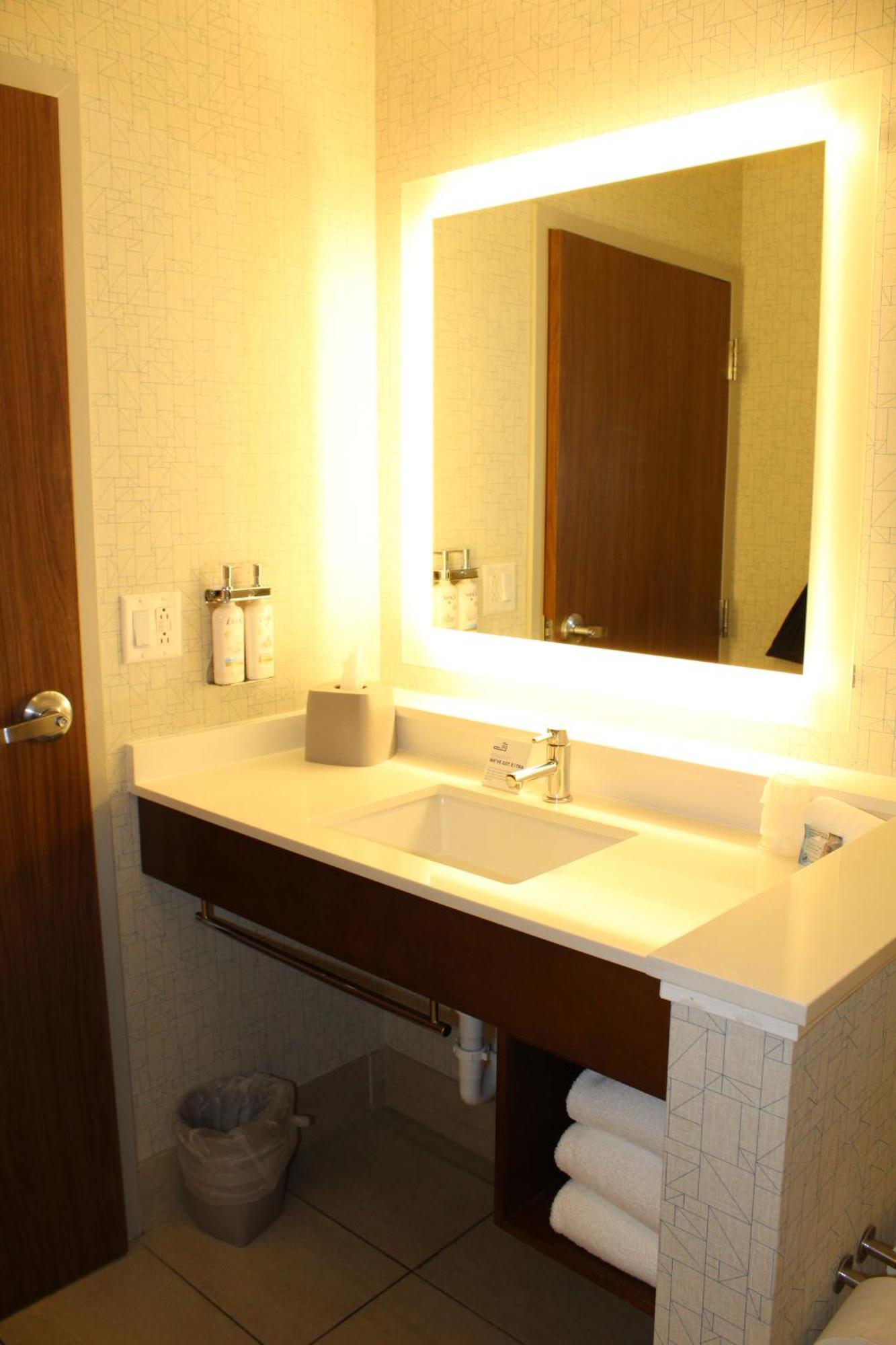 Express & - By Ihg Hotel